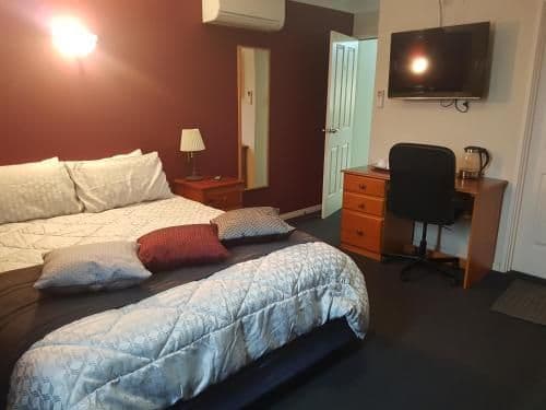 Deluxe Queen Room