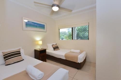 Apartment with Pool View