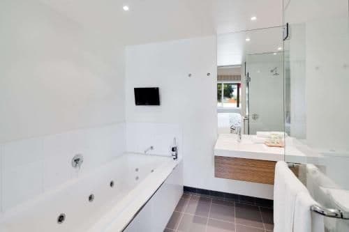 Executive Suite with Private Spa Bath