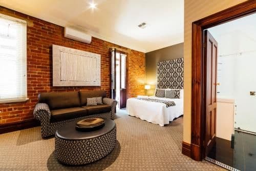 Deluxe Spa Room