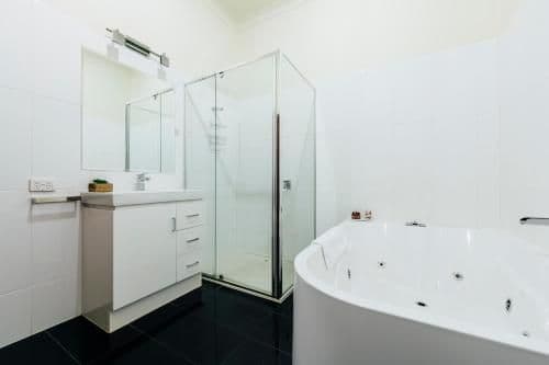 Deluxe Spa Room