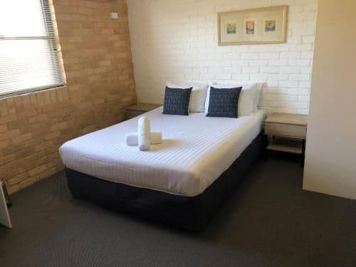 Standard Queen Room