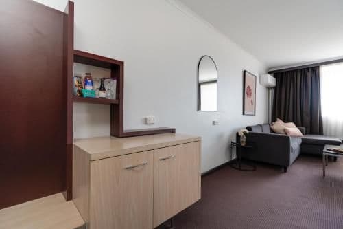 Deluxe Queen Suite