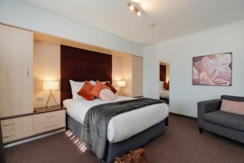 Deluxe Queen Suite