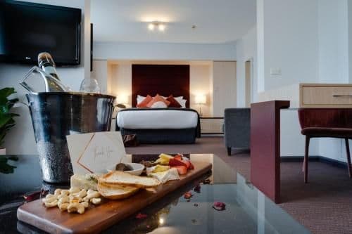 Deluxe Queen Suite