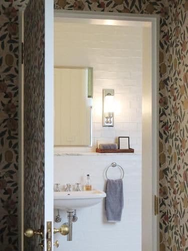 Queen Room - Pomegranate