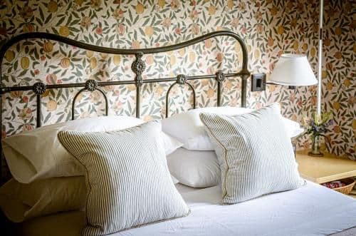 Queen Room - Pomegranate
