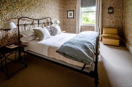 Queen Room - Pomegranate