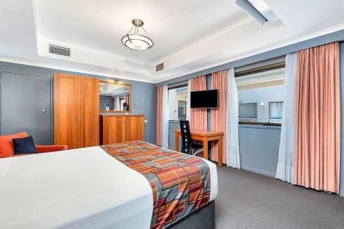 Studio with One Queen Bed - Non-Smoking