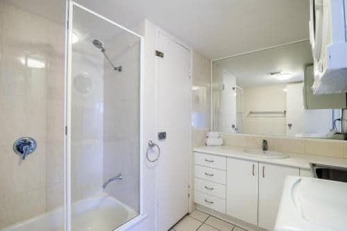 Two-Bedroom Apartment with 2 Bathrooms and Ocean View