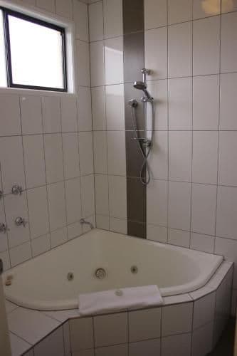 Deluxe Queen Room with Spa Bath