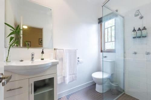 Queen Suite with Private Bathroom