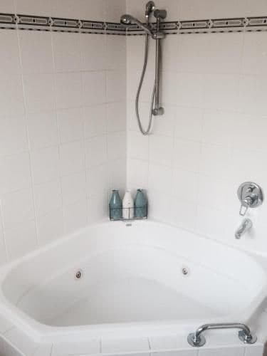 Queen Room with Spa Bath