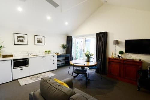 Deluxe Queen Studio 