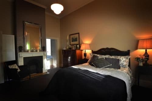 Deluxe Queen Suite