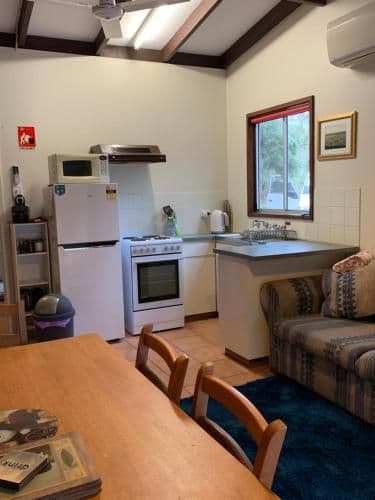 Rosella Three-Bedroom Cottage (7 Guests)