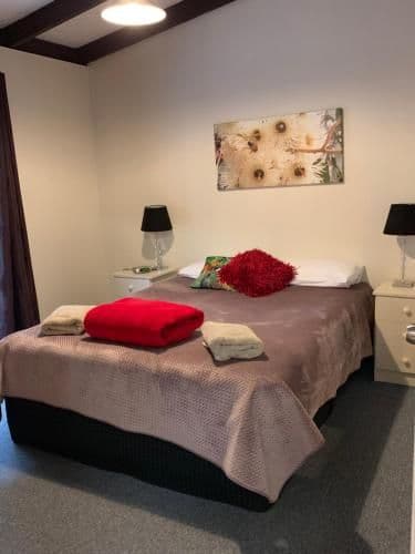 Large Three-Bedroom Cottage (10 Guests)