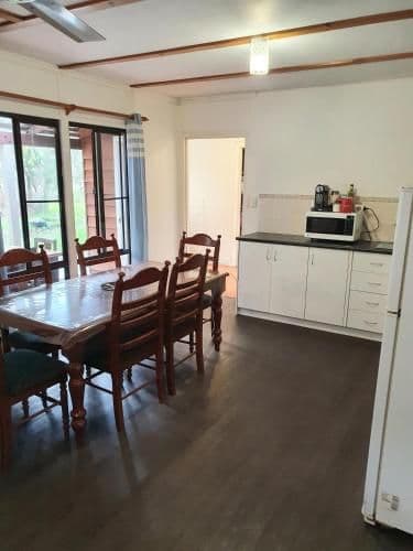 Large Three-Bedroom Cottage (10 Guests)