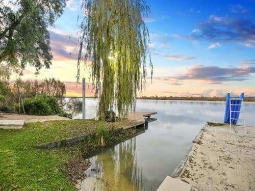 Four-Bedroom Holiday Home - River Front