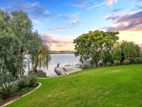 Four-Bedroom Holiday Home - River Front
