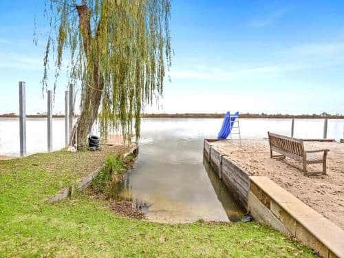 Four-Bedroom Holiday Home - River Front