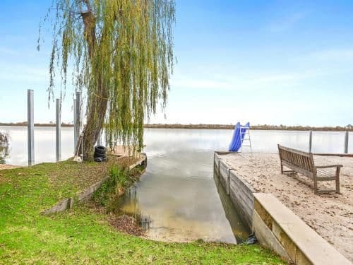 Four-Bedroom Holiday Home - River Front