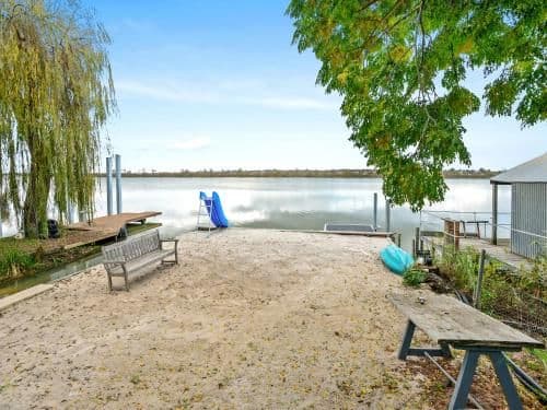 Four-Bedroom Holiday Home - River Front