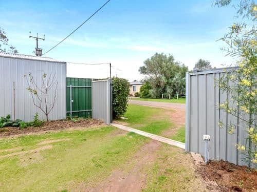 Four-Bedroom Holiday Home - River Front