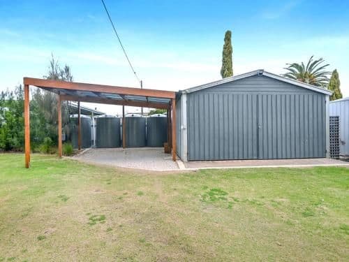 Four-Bedroom Holiday Home - River Front