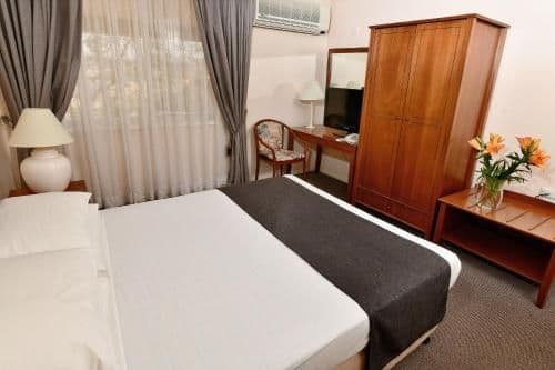 Queen Room with Spa Bath