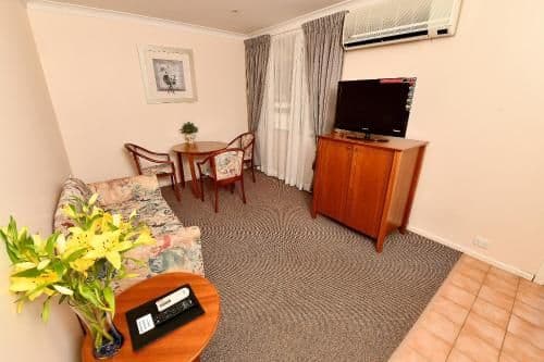 Queen Room with Spa Bath