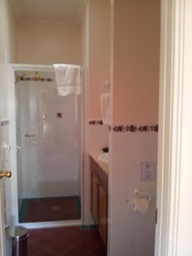 Cottage with Spa Bath