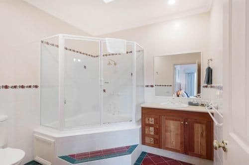 Cottage with Spa Bath