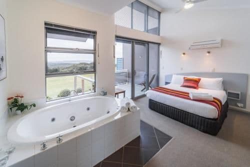 Deluxe Two-Bedroom Apartment with Spa Bath (2 Double Beds)