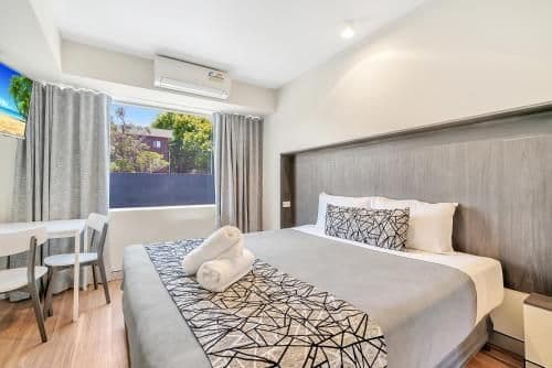 Budget King Room - Street Parking
