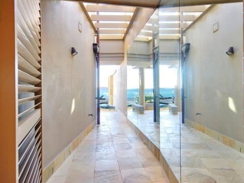 Luxury One-Bedroom Apartment - Pool Level 101