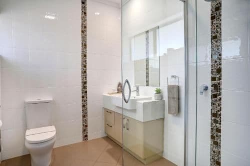 Studio with Spa Bath