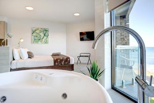 Studio with Spa Bath