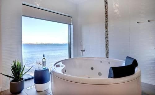 Studio with Spa Bath