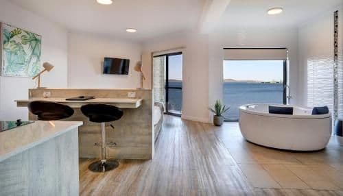 Studio with Spa Bath