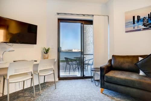 Spacious Queen and Single room