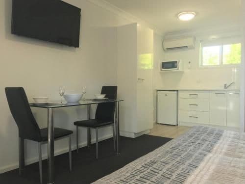 Deluxe King Room with Kitchenette