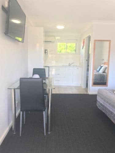 Deluxe King Room with Kitchenette