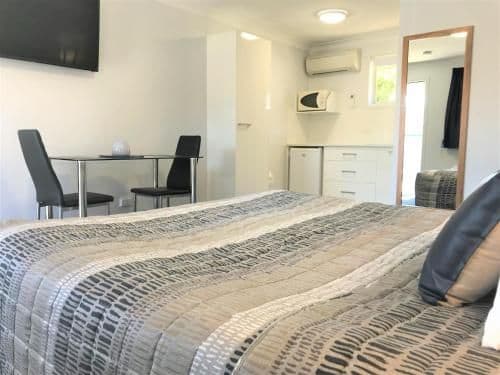 Deluxe King Room with Kitchenette