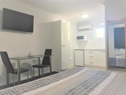 Deluxe King Room with Kitchenette