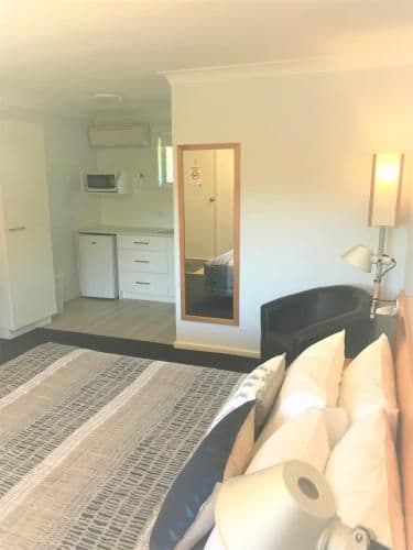 Deluxe King Room with Kitchenette