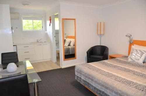 Deluxe King Room with Kitchenette