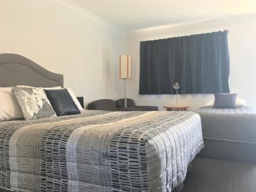 Large Twin Room with Kitchenette