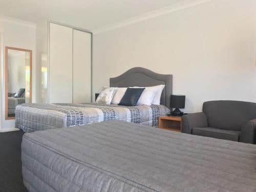 Large Twin Room with Kitchenette