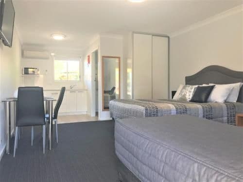 Large Twin Room with Kitchenette